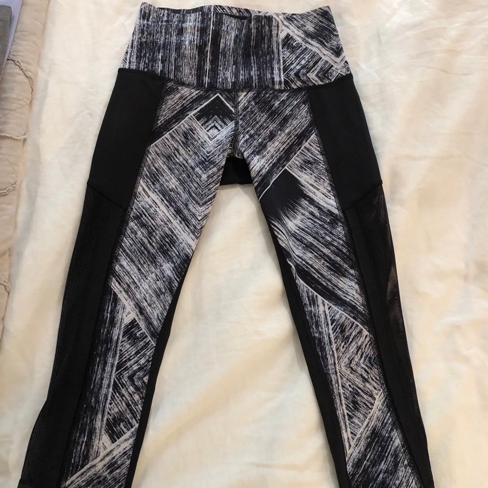Lululemon printed crop leggings
